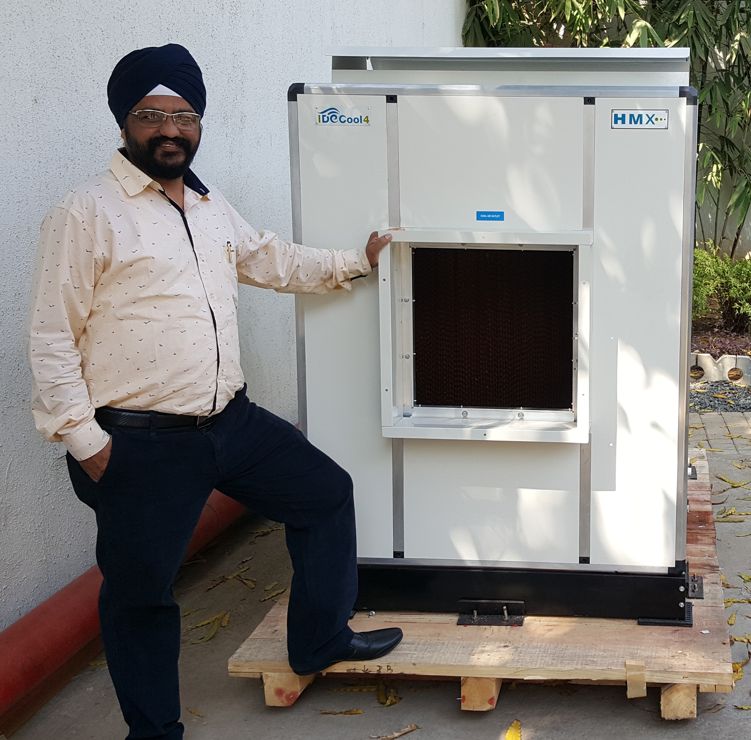 Mr Navneet Singh Bhasin, Multideal Corporation, Nagpur, the proud owner of the 1st IDECool unit Mr Navneet Singh Bhasin, Multideal Corporation, Nagpur, the proud owner of the 1st IDECool unit